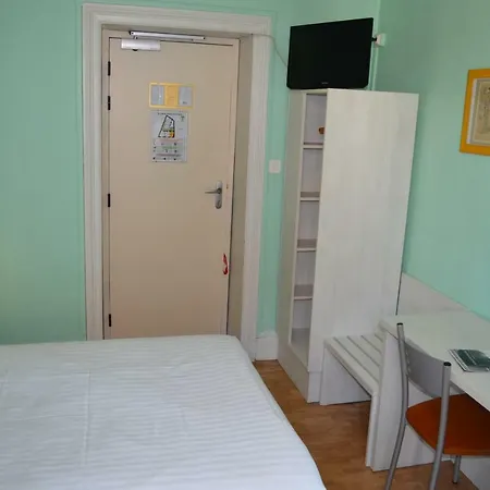 Le Saint Joseph Centre Gare Hotel 2*